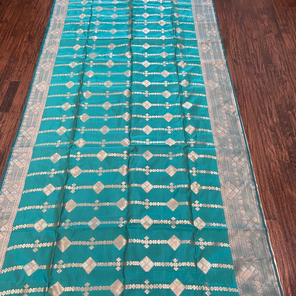 Elegant teal saree - Picture 5 of 6
